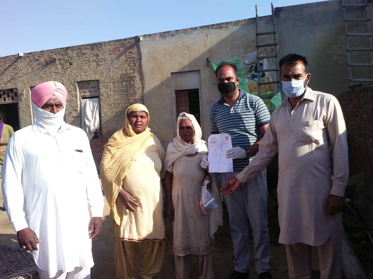 Corona: immigrant Punjabis help the needy in villages despite Coronoa virus